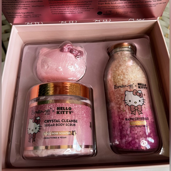 The Crème Shop Bath & Body x Hello Kitty Lovely Luxury Spa Set- Coco Rose - Picture 4 of 4